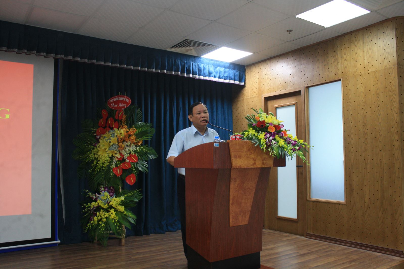 Ông Nguyễn Đức Thái - Chủ tịch HĐTV Nhà xuất bản Giáo dục Việt Nam phát biểu tại đại hội